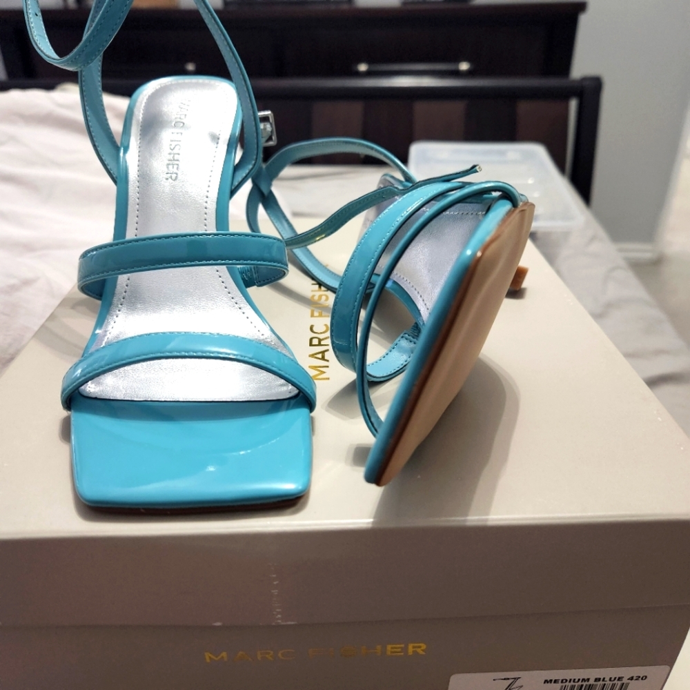 MARC FISHER sandals